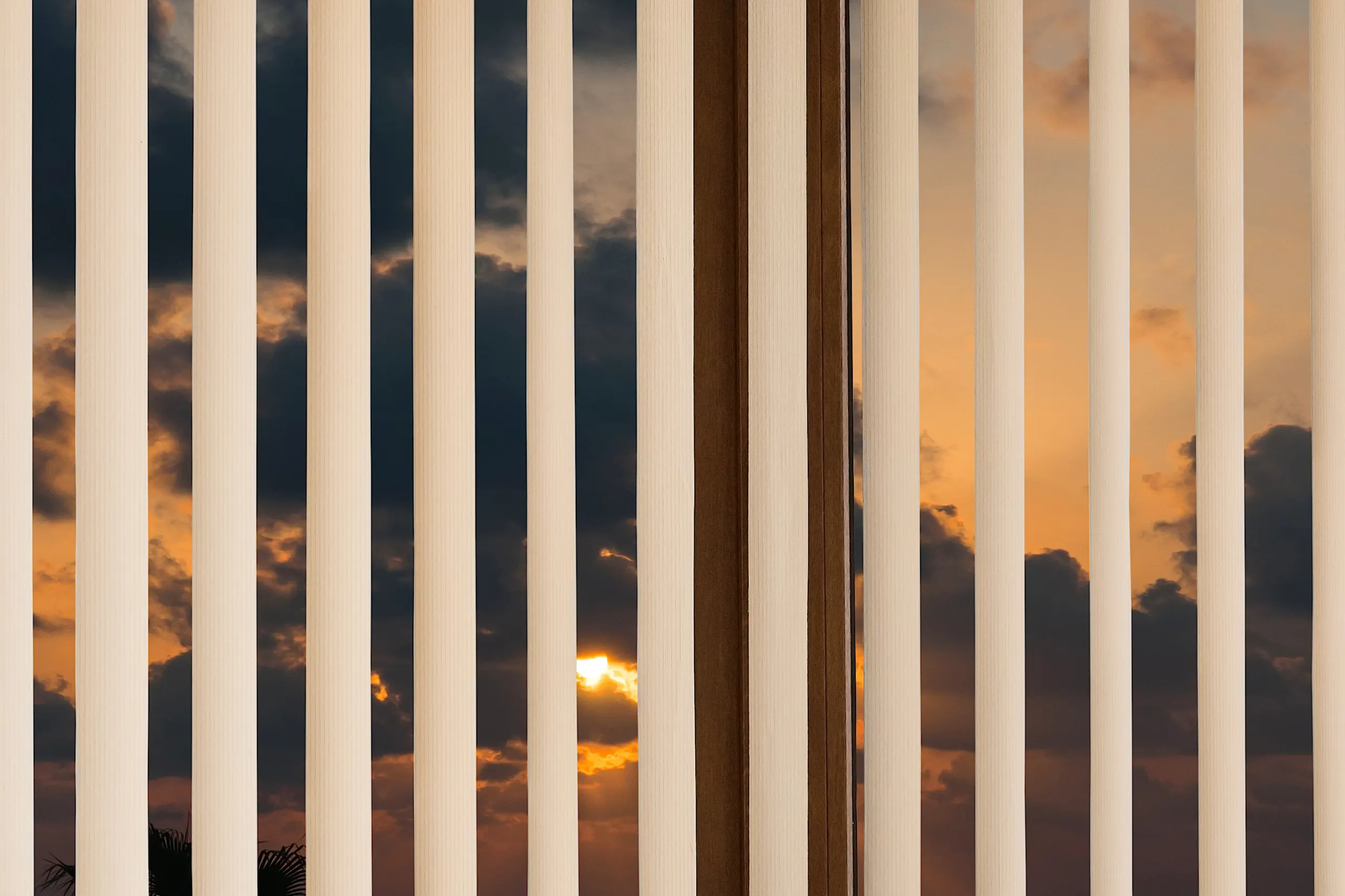 When You Should Choose Vertical Blinds For Windows