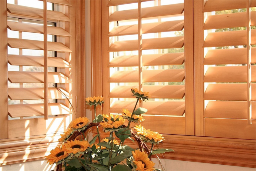 tan wooden blinds with flowers - blinds san diego